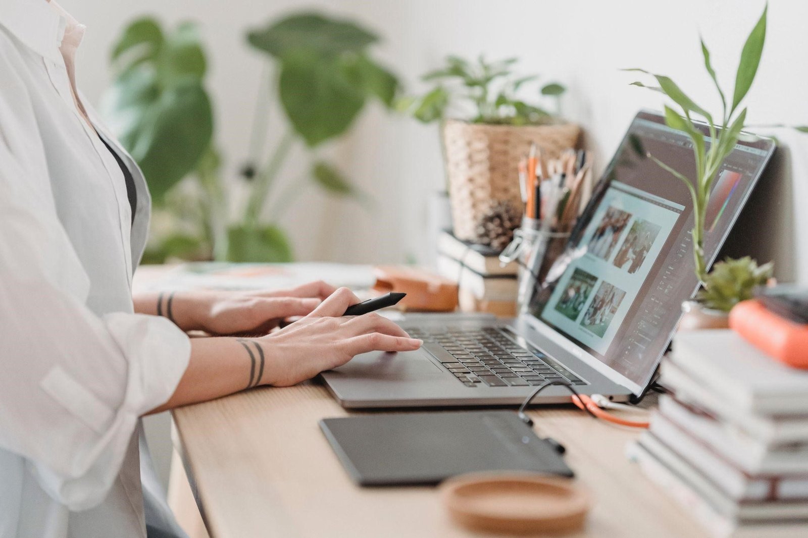 Top 25 Best Online Jobs For Students To Earn Money At Home 2024
